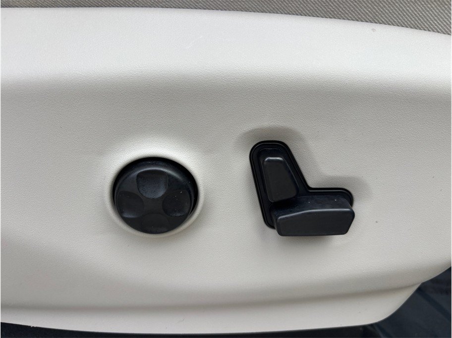 Used 2018 Chrysler Pacifica Limited FWD image 43