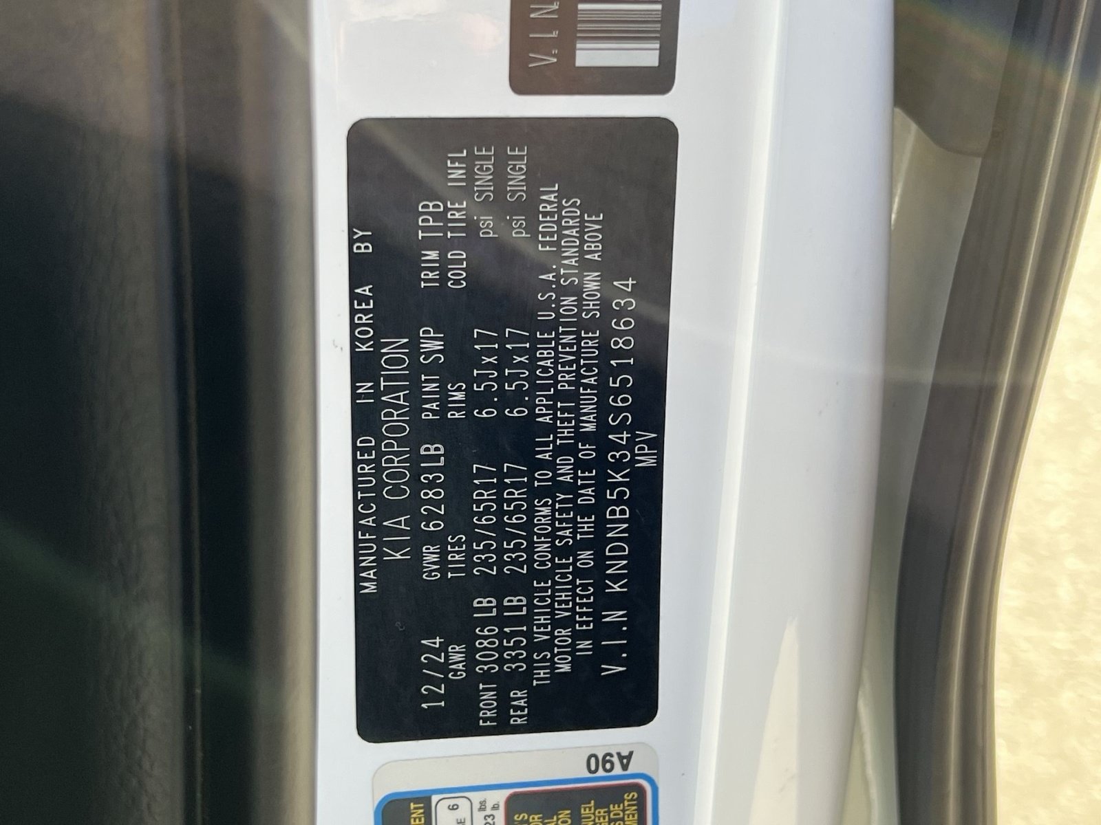 Used 2025 Kia Carnival FWD image 36