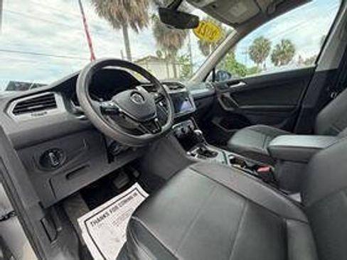 Used 2021 Volkswagen Tiguan SE w/ Panoramic Sunroof Package AWD/4WD image 9