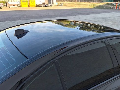 Used 2011 BMW ALPINA B7 w/ Driver Assistance Pkg image 33