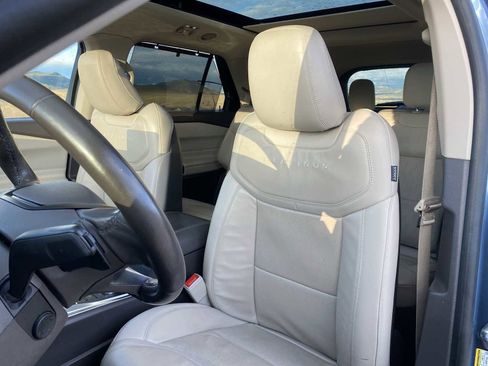 Used 2020 Ford Explorer Platinum w/ Premium Technology Package image 16