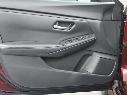 Used 2024 Nissan Sentra SV FWD image 9