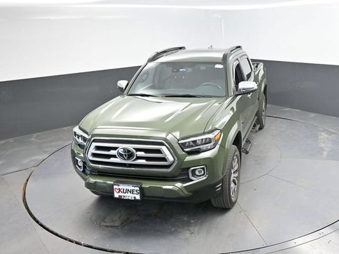 Used 2022 Toyota Tacoma Limited AWD/4WD image 38