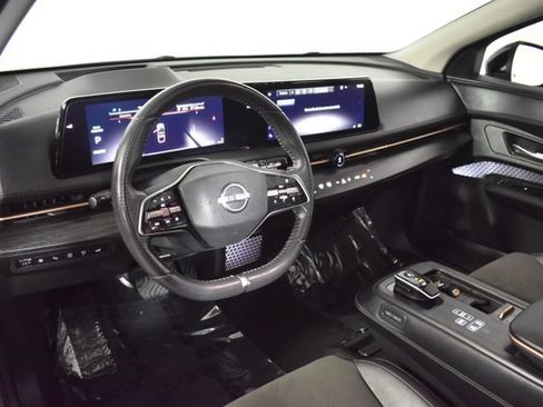 Used 2024 Nissan Ariya AWD image 13