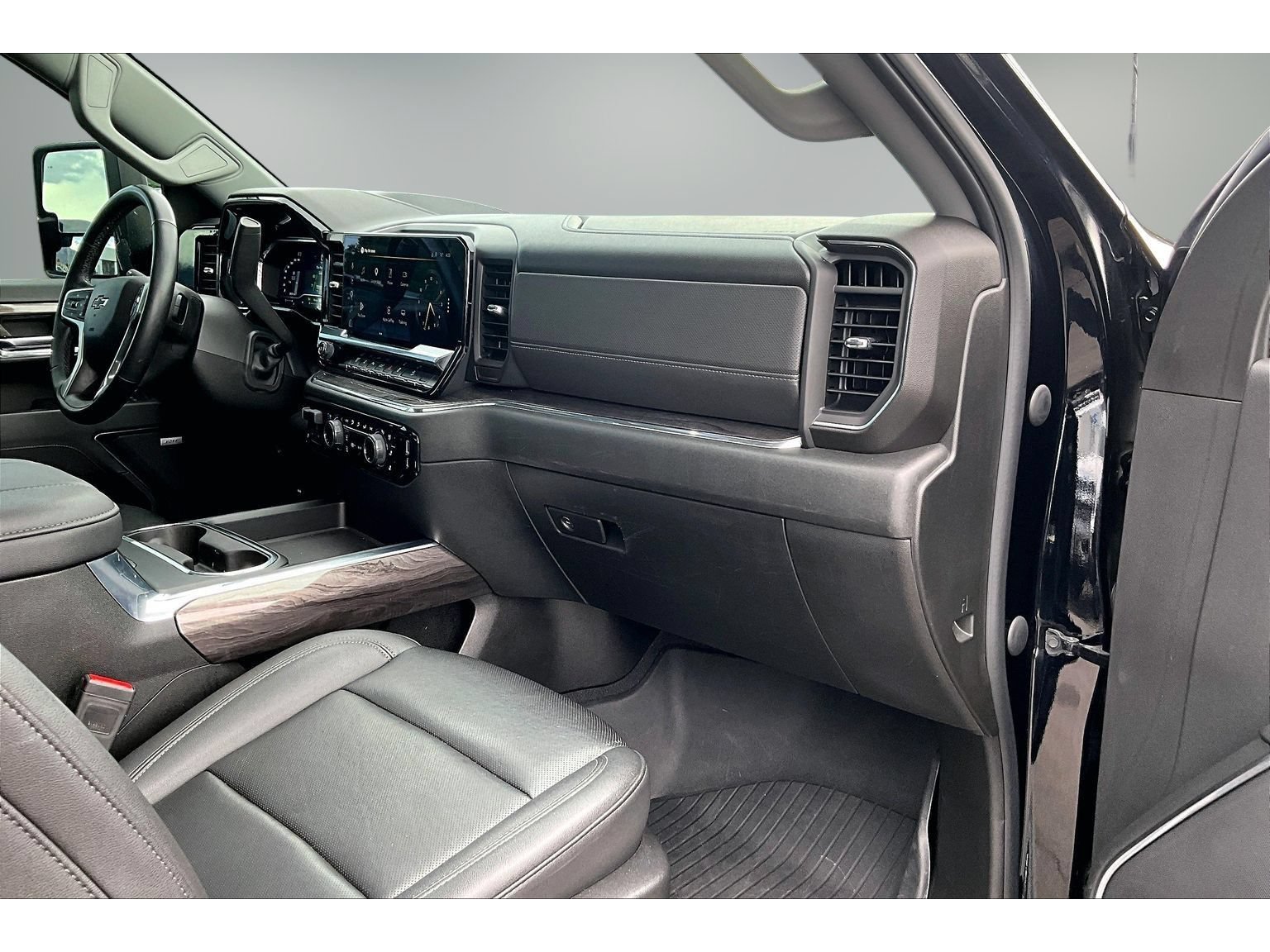 Used 2024 Chevrolet Silverado 2500 LTZ w/ LTZ Plus Package AWD/4WD image 27