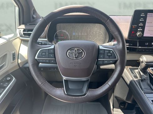 Used 2021 Toyota Sienna Platinum image 15
