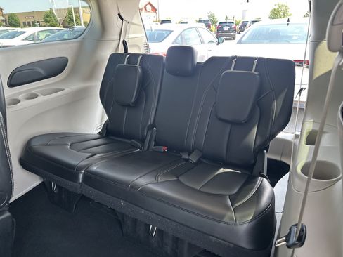 Used 2024 Chrysler Pacifica Touring-L FWD image 28