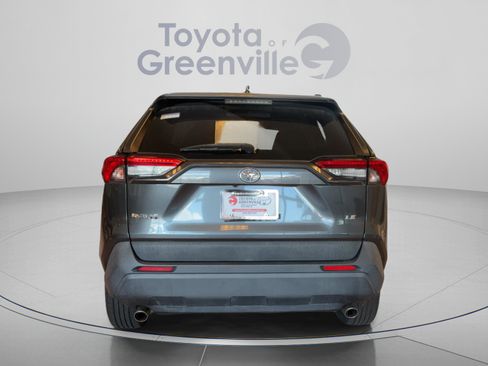 Used 2020 Toyota RAV4 LE FWD image 5