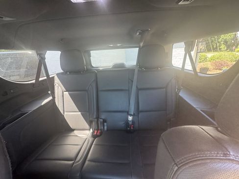 Used 2023 Chevrolet Suburban High Country AWD/4WD image 9