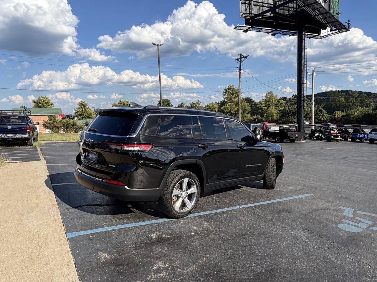 Used 2021 Jeep Grand Cherokee L Limited AWD/4WD image 3
