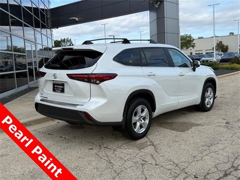 Used 2023 Toyota Highlander L image 3