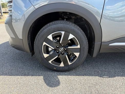 New 2025 Nissan Kicks SV image 9