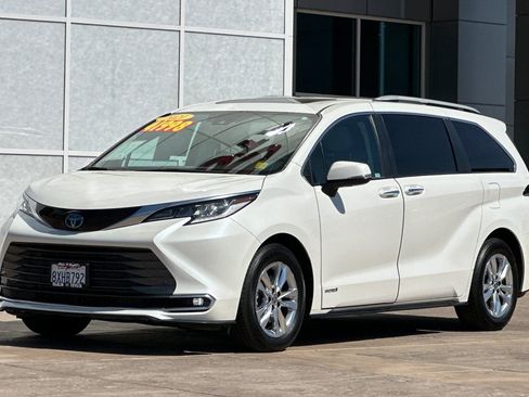 Certified 2021 Toyota Sienna Limited image 10
