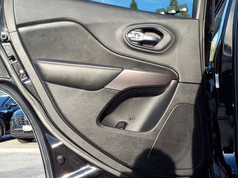 Used 2019 Jeep Cherokee Latitude Plus image 23