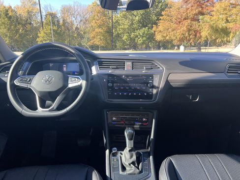 Certified 2023 Volkswagen Tiguan SE image 25