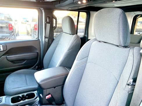 Used 2024 Jeep Wrangler Willys image 12