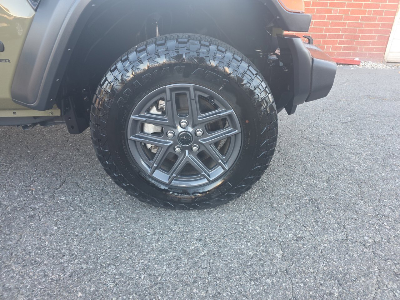 Used 2025 Jeep Wrangler Sport AWD/4WD image 10