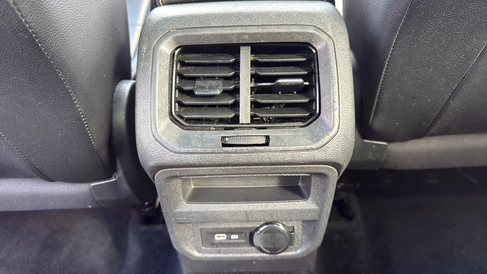 Used 2021 Volkswagen Tiguan SE w/ Panoramic Sunroof Package FWD image 36