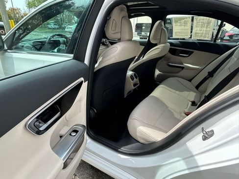 Used 2025 Mercedes-Benz C 300 4MATIC Sedan image 44