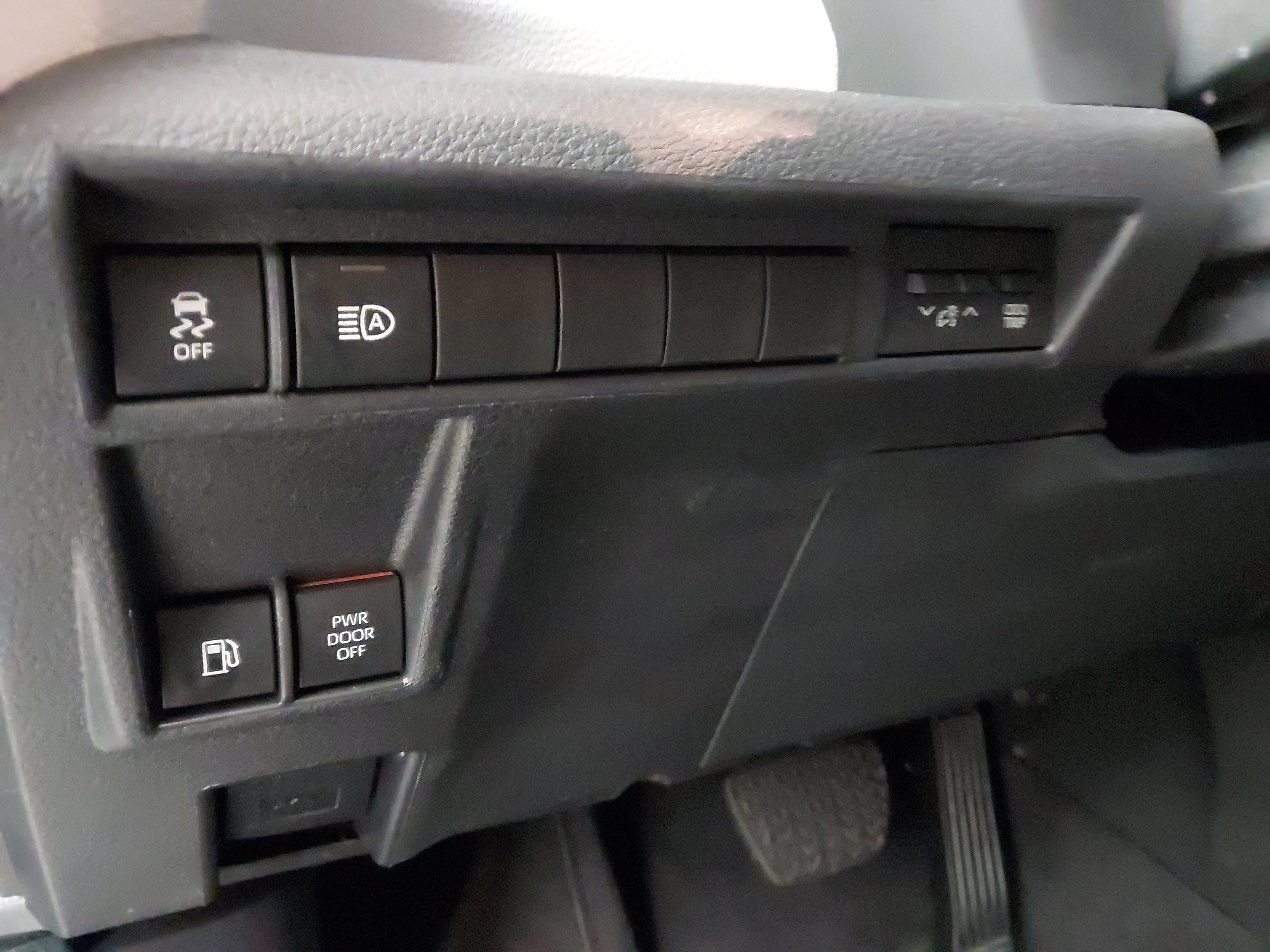 Used 2025 Toyota Sienna LE FWD image 23