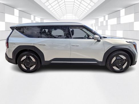 Used 2026 Kia EV9 Wind image 8
