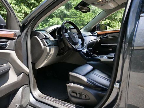 Used 2011 Cadillac SRX Luxury FWD image 19