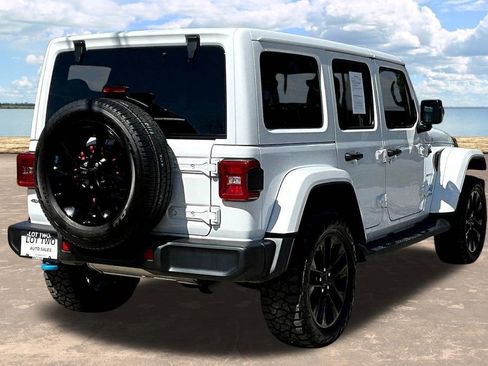 Used 2022 Jeep Wrangler Unlimited Sahara 4xe image 8