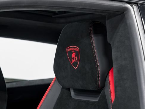 Used 2023 Lamborghini Urus Performante AWD/4WD image 21
