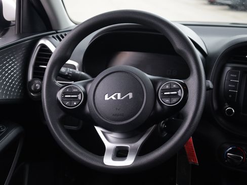Used 2023 Kia Soul LX w/ LX Technology Package FWD image 4