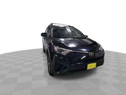 Used 2017 Toyota RAV4 LE AWD/4WD image 3