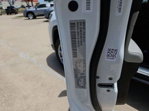 Used 2025 Jeep Compass Limited AWD/4WD image 31