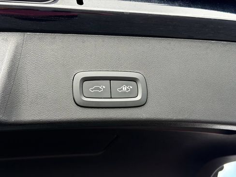 Certified 2023 Volvo XC40 B5 Plus w/ Driver Assist Package AWD/4WD image 21
