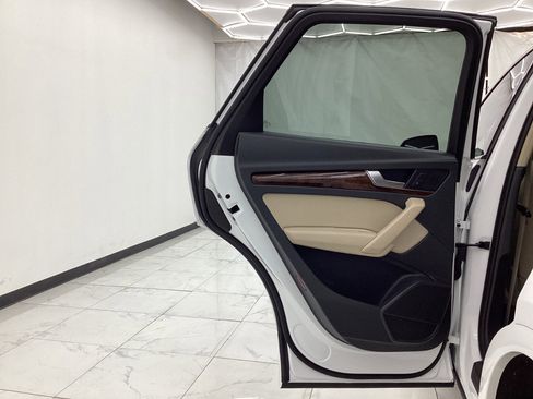 Used 2018 Audi Q5 2.0T Premium image 24