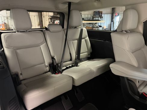 Used 2025 Ford Expedition Max Platinum w/ Driver's Package AWD/4WD image 25