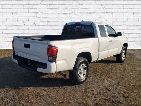 Used 2019 Toyota Tacoma SR5 image 2
