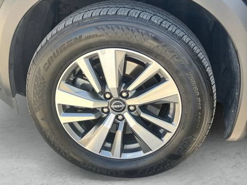 Used 2025 Nissan Pathfinder SL FWD image 23