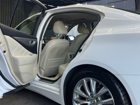 Used 2015 INFINITI Q50 Premium w/ Navigation Package image 15