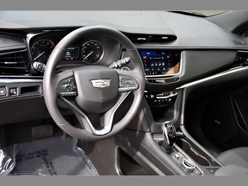 Used 2024 Cadillac XT6 Luxury w/ LPO, Floor Liner Package AWD/4WD image 13