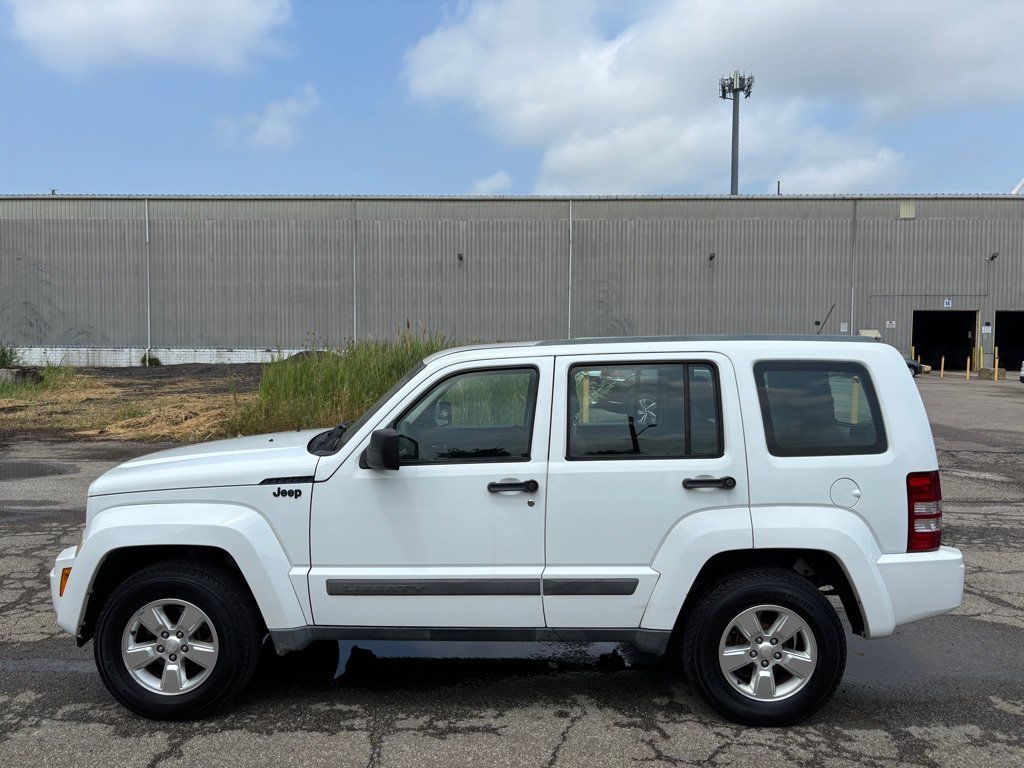 Used 2012 Jeep Liberty Sport RWD image 6
