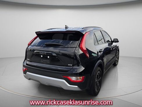 Used 2024 Kia Niro EX FWD image 5