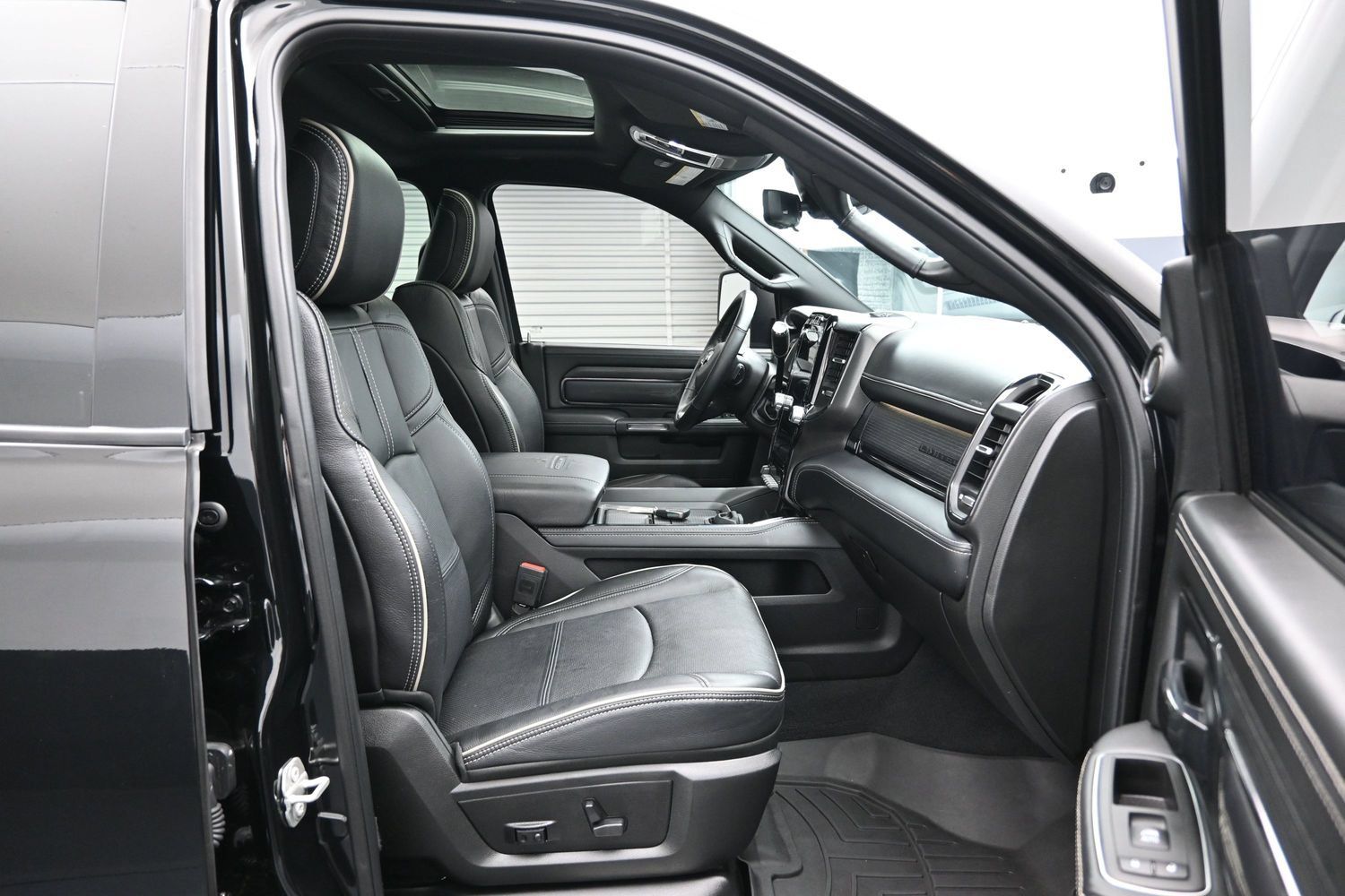 Used 2024 RAM 2500 Limited AWD/4WD image 13