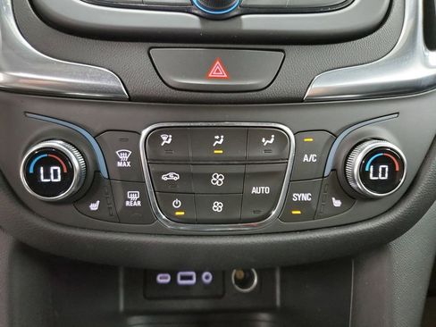 Used 2021 Chevrolet Equinox LT image 17