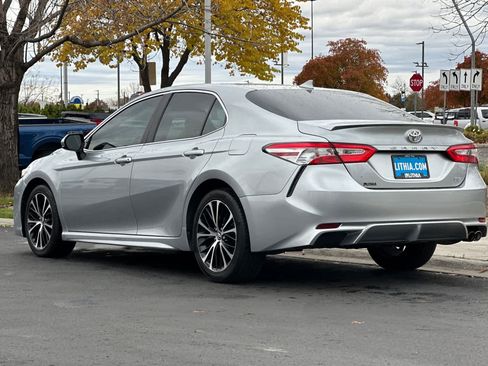 Used 2020 Toyota Camry SE image 6