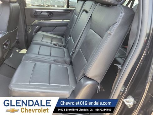 Used 2025 Chevrolet Suburban Z71 AWD/4WD image 21