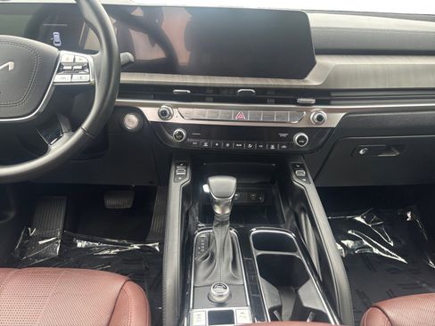 Used 2023 Kia Telluride EX w/ EX Captain's Chair Package FWD image 11