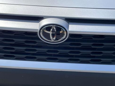 Used 2022 Toyota RAV4 LE FWD image 6
