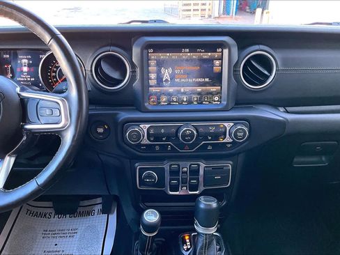 Used 2020 Jeep Gladiator Overland image 11