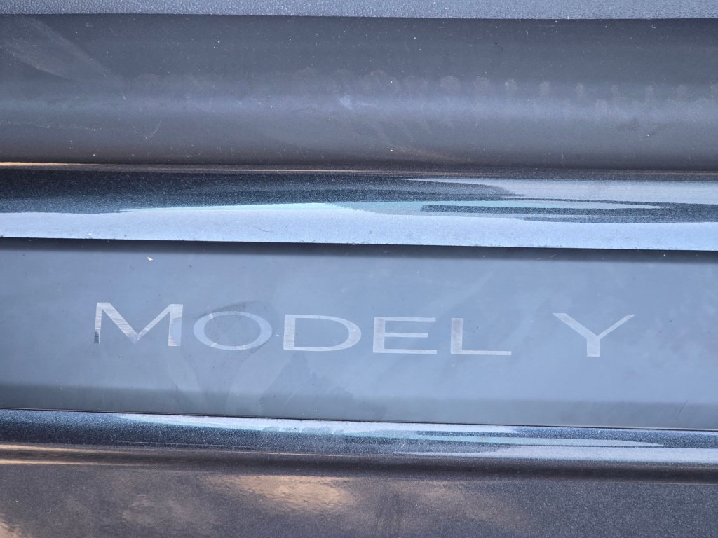 Used 2025 Tesla Model Y Long Range RWD image 34