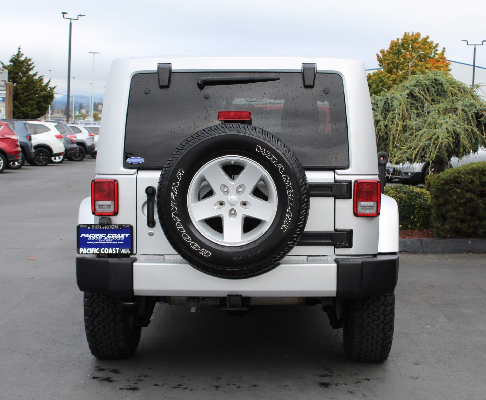 Used 2012 Jeep Wrangler Unlimited Sahara w/ Connectivity Group AWD/4WD image 5