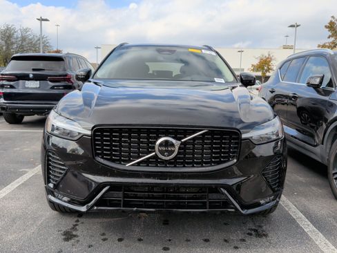 Used 2025 Volvo XC60 B5 Plus image 35